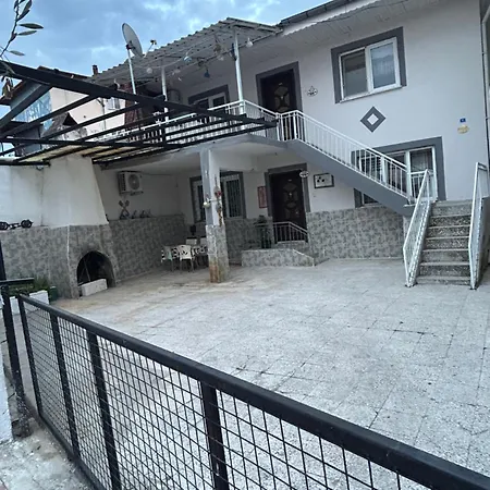 Happy House 1 *
